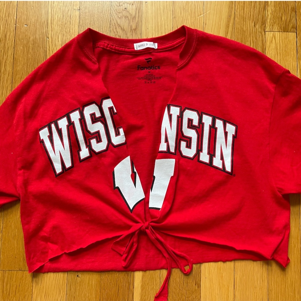 Wisconsin tie front tailgate top